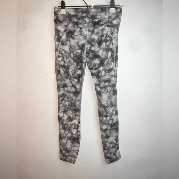 Athleta tie dye powervita salutation leggings - Picture 3 of 3